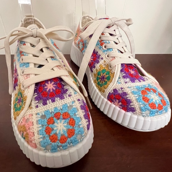 Taxi crochet platform sneaker  colorful boho bohemian grandma patch 7.5 NWOT - Picture 4 of 10